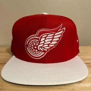 Vintage Mitchell and Ness Detroit Red Wings snapback hat